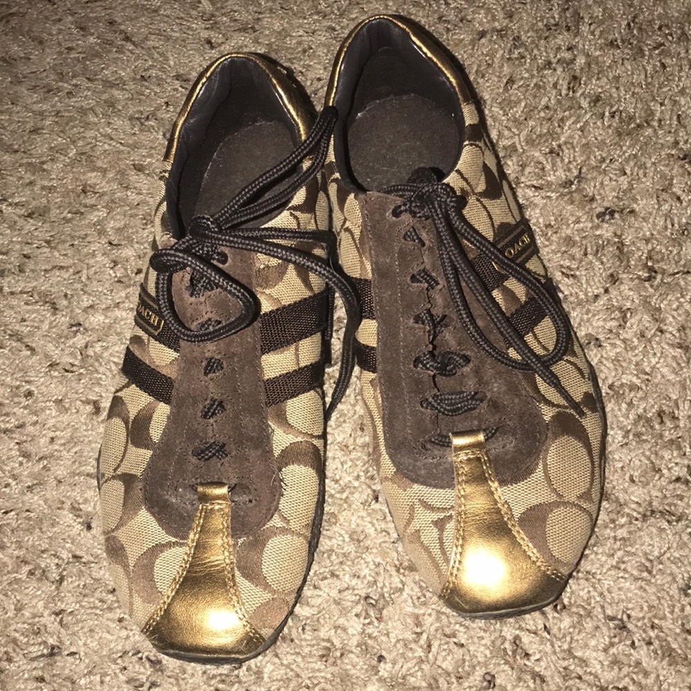 COACH WOMEN’S SIZE 6M. Brown, tan, gold w/laces.